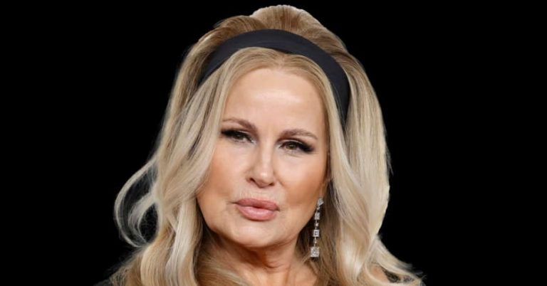 Jennifer Coolidge Height Weight Body Measurements Bra Size Shoe Size