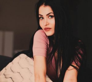 Claudia Alende Height, Weight, Measurements, Age, Bra Size, Biography