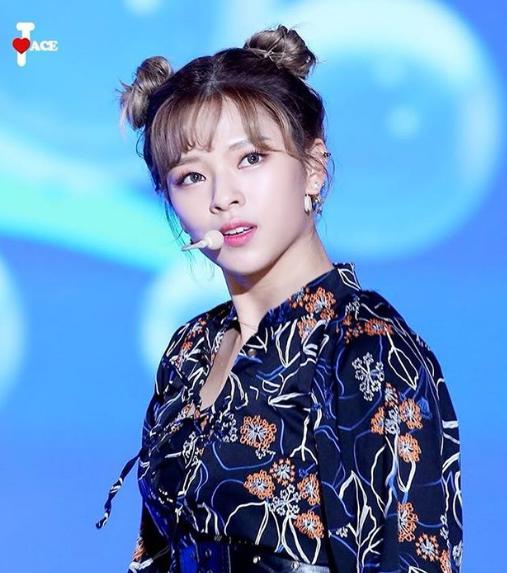 Jeongyeon weight and height