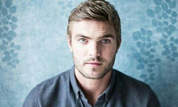 Alex Roe Biography, Wiki, Age, Height, Weight, Net Worth