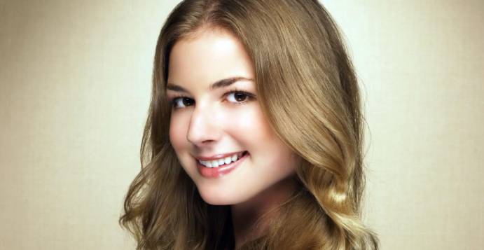 Emily VanCamp Height, Weight, Body Measurements, Bra Size, Shoe Size