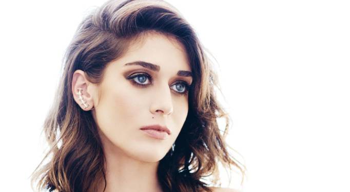 Lizzy Caplan