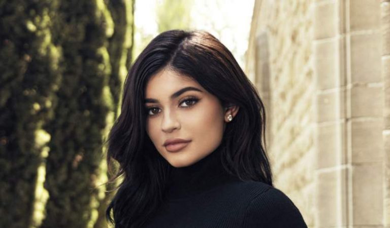 Kylie Jenner Height, Weight, Body Measurements, Bra Size, Shoe Size