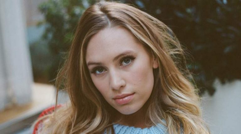 Dylan Penn Height, Weight, Body Measurements, Bra Size, Shoe Size