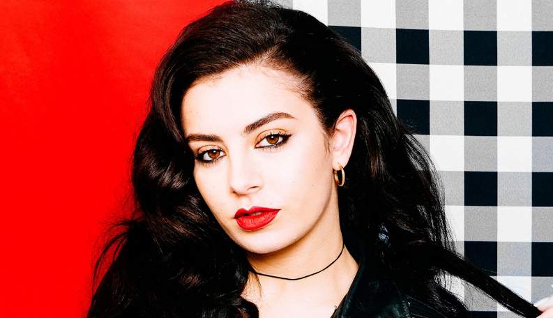 Charli XCX Height, Weight, Bra Size, Measurements, Shoe Size