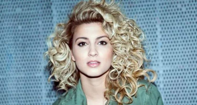 Tori Kelly Height, Weight, Body Measurements, Bra Size, Shoe Size