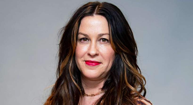 Alanis Morissette Height, Weight, Bra Size, Body Measurements, Shoe Size