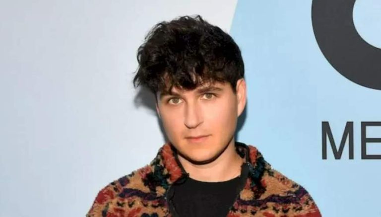 Ezra Koenig Height, Weight, Body Measurements, Shoe Size