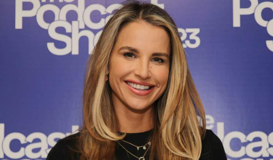 Vogue Williams Height, Weight, Bra Size, Measurements, Shoe Size