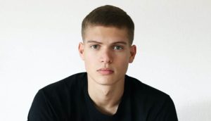 Josha Stradowski