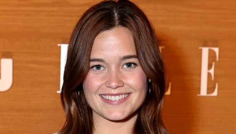 Sarah Catherine Hook Height, Weight, Measurements, Bra Size, Shoe Size