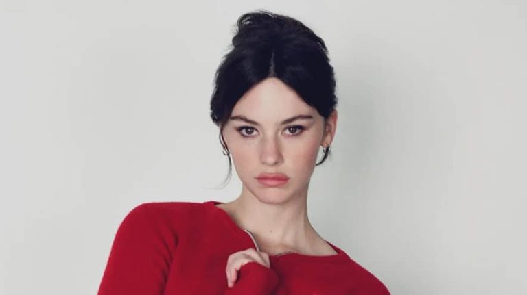 Gracie Abrams Height, Weight, Body Measurements, Bra Size, Shoe Size