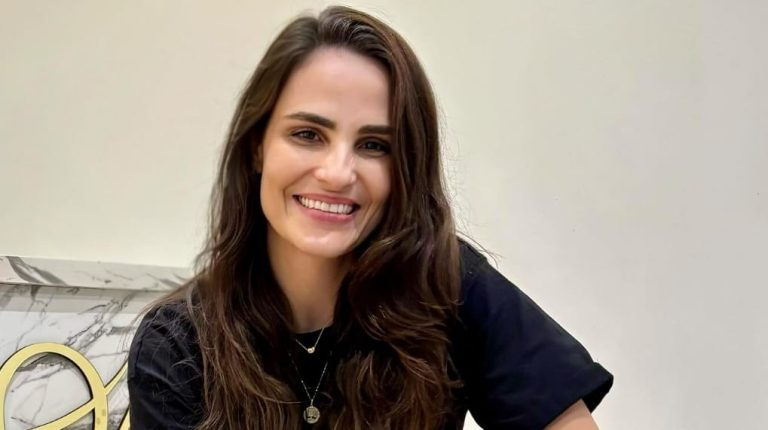 fernanda-tavares-height-weight-body-measurements-bra-size-shoe-size