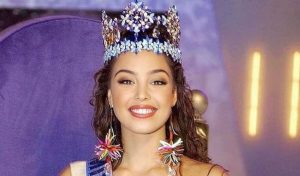 Azra Akın